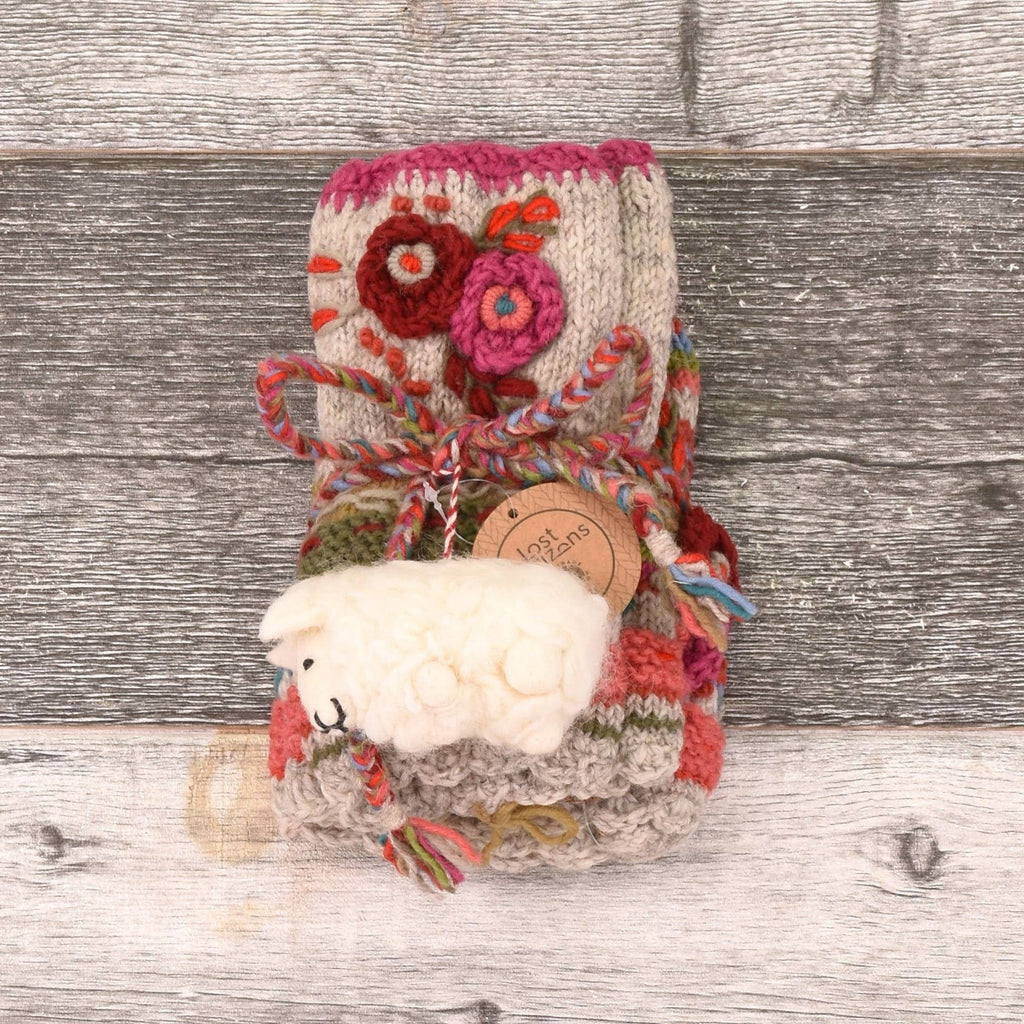 Lassen Gift Set – Beanie, Handwarmers & Sheep Ornament