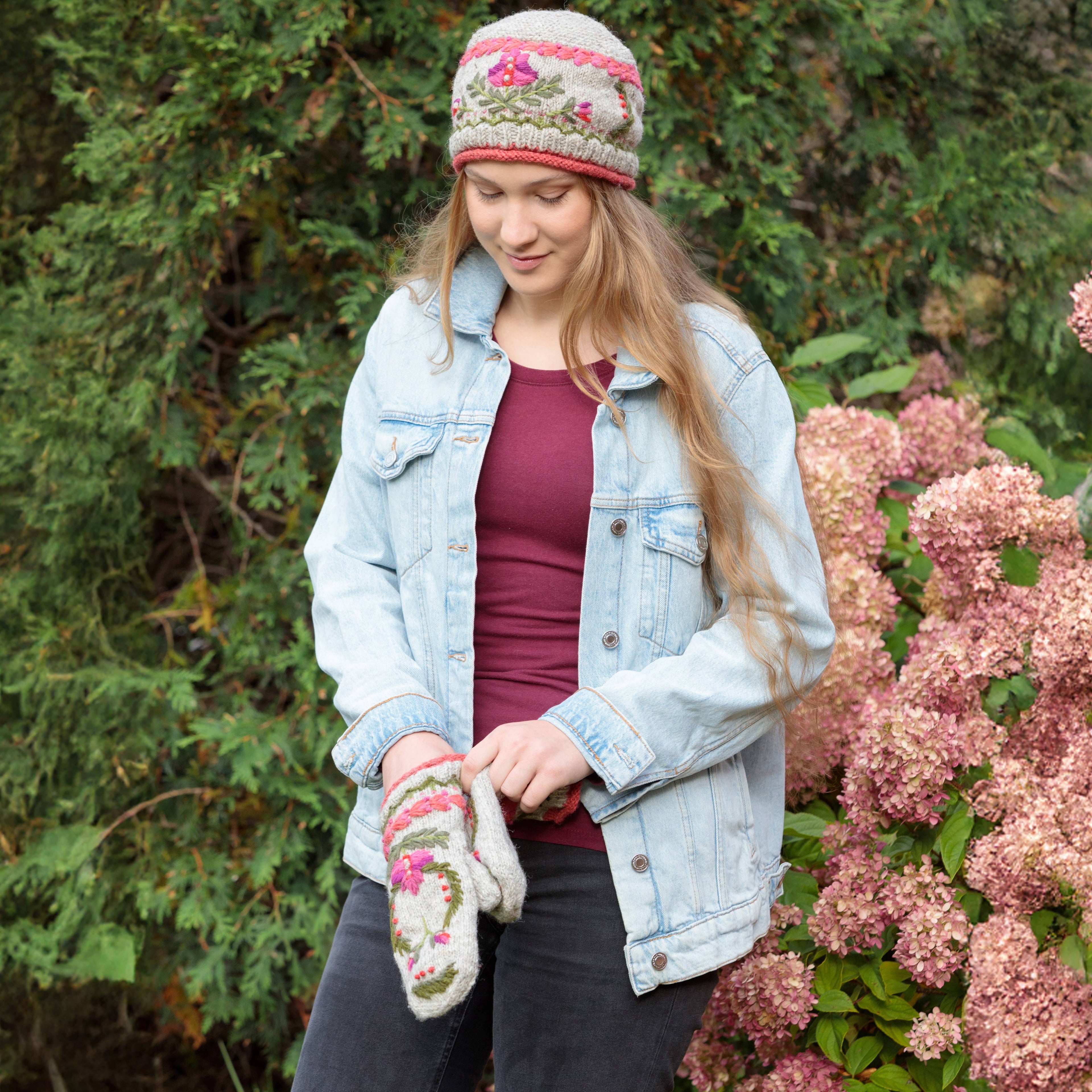 Munich Embroidered Wool Mittens