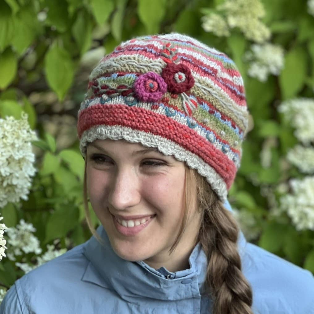 Lassen Gift Set – Beanie, Handwarmers & Sheep Ornament