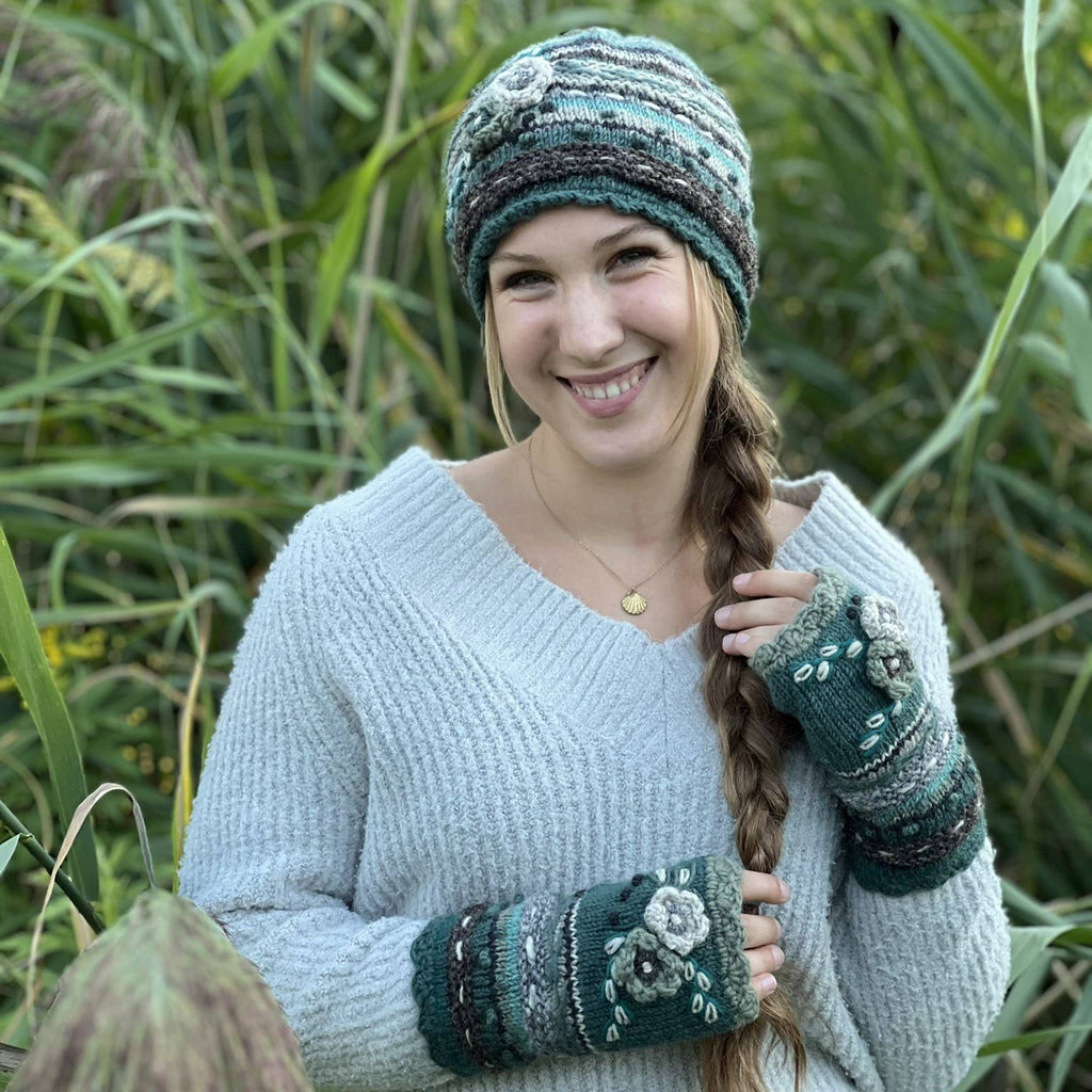 Lassen Gift Set – Beanie, Handwarmers & Penguin Ornament